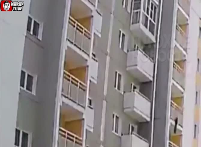 Video :A youngster dangling from a balcony is saved by a man
